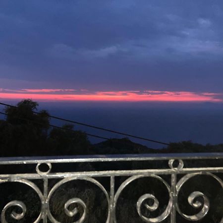 Dielino Amazing Sunset View Pentátion Extérieur photo